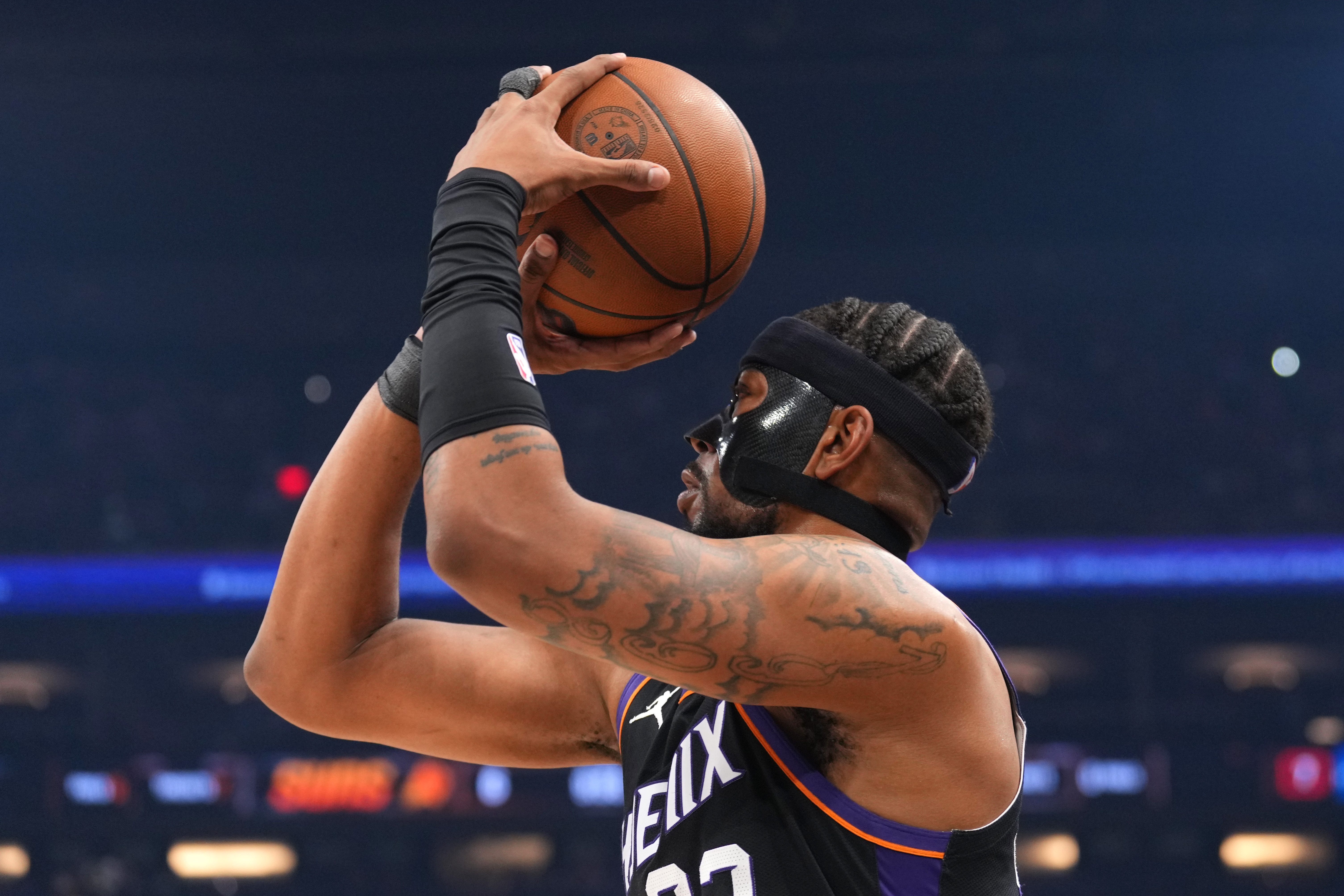 B体育-共61犯！古德温：比赛没那么大身体对抗 不至于吹这么多犯规